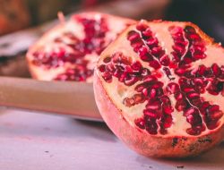 5 Simple Steps to Peeling Pomegranate