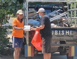 Tim Relawan Puan Maharani Berbagi  di Pesisir Selatan Madura