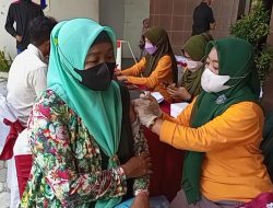 Ratusan Suporter Madura United FC Jalani Vaksinasi