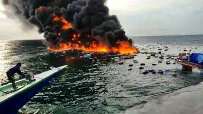 Perahu Bermuatan BBM Terbakar di Pelabuhan Gayam, Kerugian Ditaksir Rp450 Juta