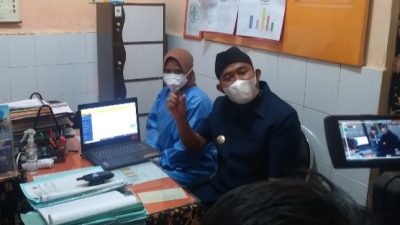 Bupati Sumenep cek pemanfaatan aplikasi HomPIMPA di puskesmas