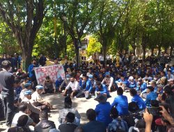 Penanganan Kasus Dugaan Pencemaran Nama Baik Lamban, PMII Sumenep Demo Polres 