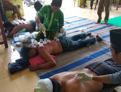 Meriahkan HUT RI ke-77, Mahasiswa KKN Posko 65 Gelar Bekam Massal
