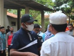 Bupati Fauzi Tinjau Langsung Penyaluran Pupuk Gratis di Kecamatan Lenteng