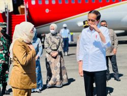 Kunker ke Jawa Timur, Presiden Menyerahkan Sejumlah Bantuan Sosial Bagi Para Pedagang