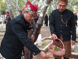 Peringati Hari Amal Bhakti ke-77, Kemenag Sampang Nyekar ke Makam Pahlawan dan Para Leluhur