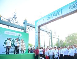 Presiden RI Didampingi Ibu Iriana Joko Widodo, Buka dan Ikuti Jalan Sehat Menuju 1 Abad NU