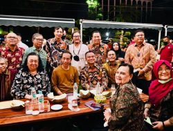 Cerita Para Pemred Makan Durian Bersama Presiden Jokowi