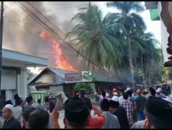 9 Kios di Area Pesantren di Pamekasan Ludes Terbakar