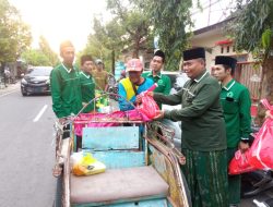 Ramadan Peduli, PC ISNU Sumnep Bagikan Ratusan Paket Sembako