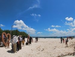 Wisata Pantai Salam Pulau Saebus Ibarat “Surga Tersembunyi” Pikat Ribuan Pengunjung Habiskan Liburan lebaran