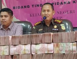 Menggiurkan, Penampakan Tumpukan Uang Miliaran Rupiah Hasil Dugaan Korupsi yang Disita Kejari Sumenep