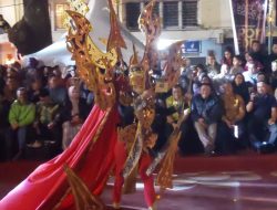 Dua Kostum Terbaik Sumenep Meriahkan Malang Flower Carnival