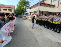 Aksi Unjuk Rasa ke Disbudporapar, Dapat Pengawalan Ketat Polres Sumenep